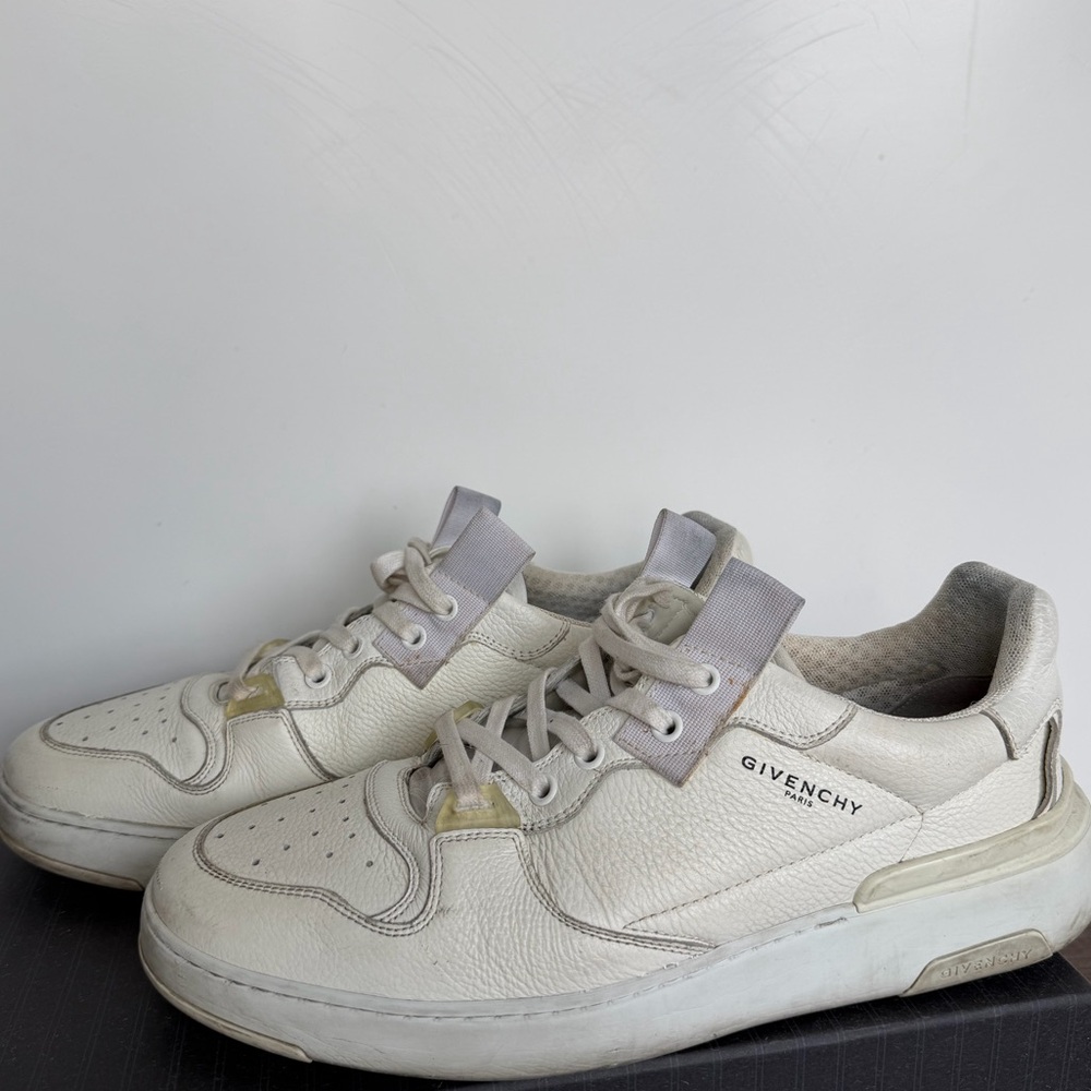 Givenchy Men's Cream and Gray Sneakers